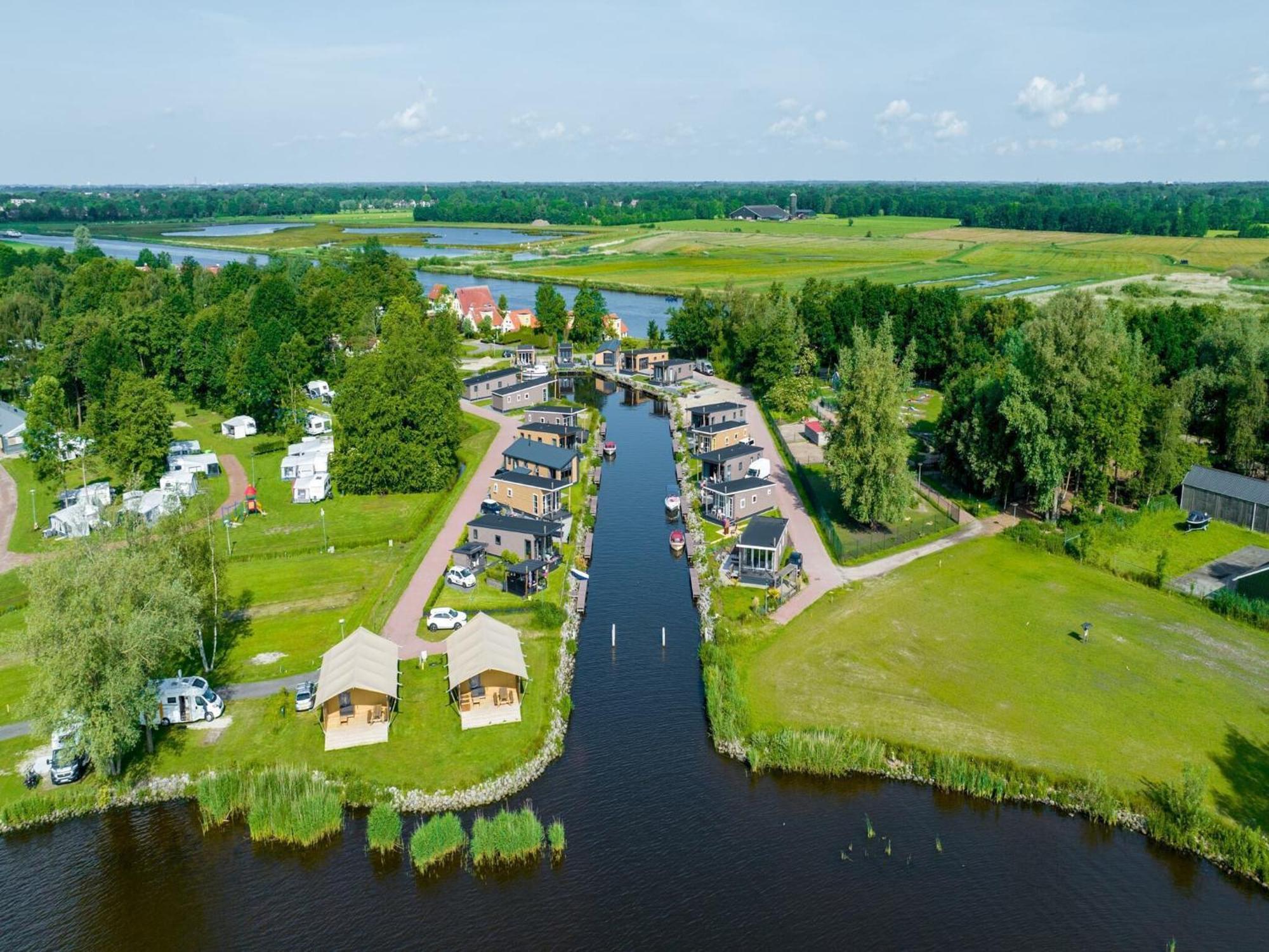 Detached Villa With Dishwasher Leeuwarden At 21Km Suameer Esterno foto