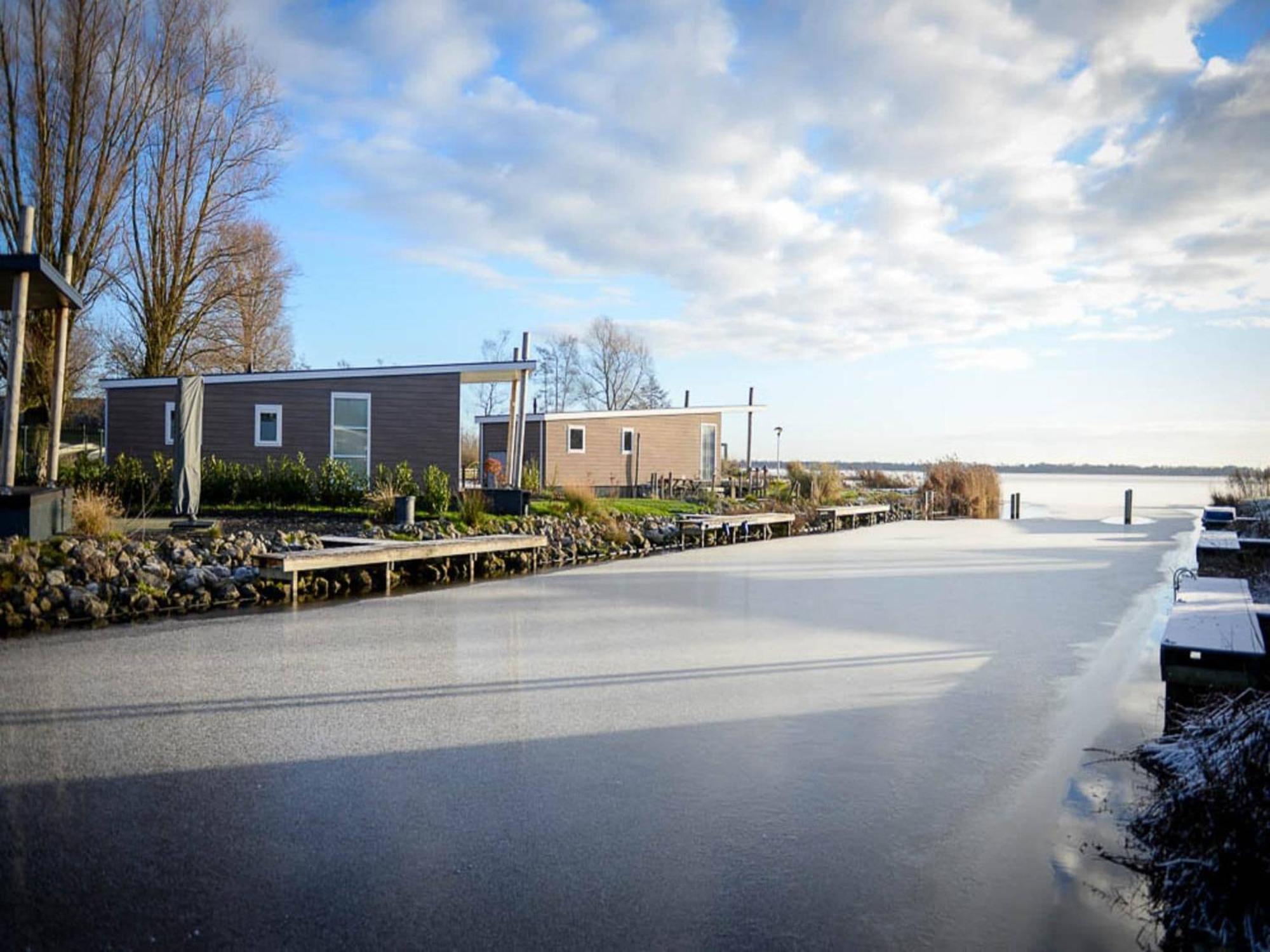 Detached Villa With Dishwasher Leeuwarden At 21Km Suameer Esterno foto